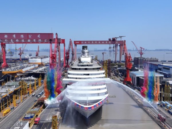 联丰优配 第二艘国产大型邮轮实现坞内起浮，重点强化邮轮供应链本土化建设